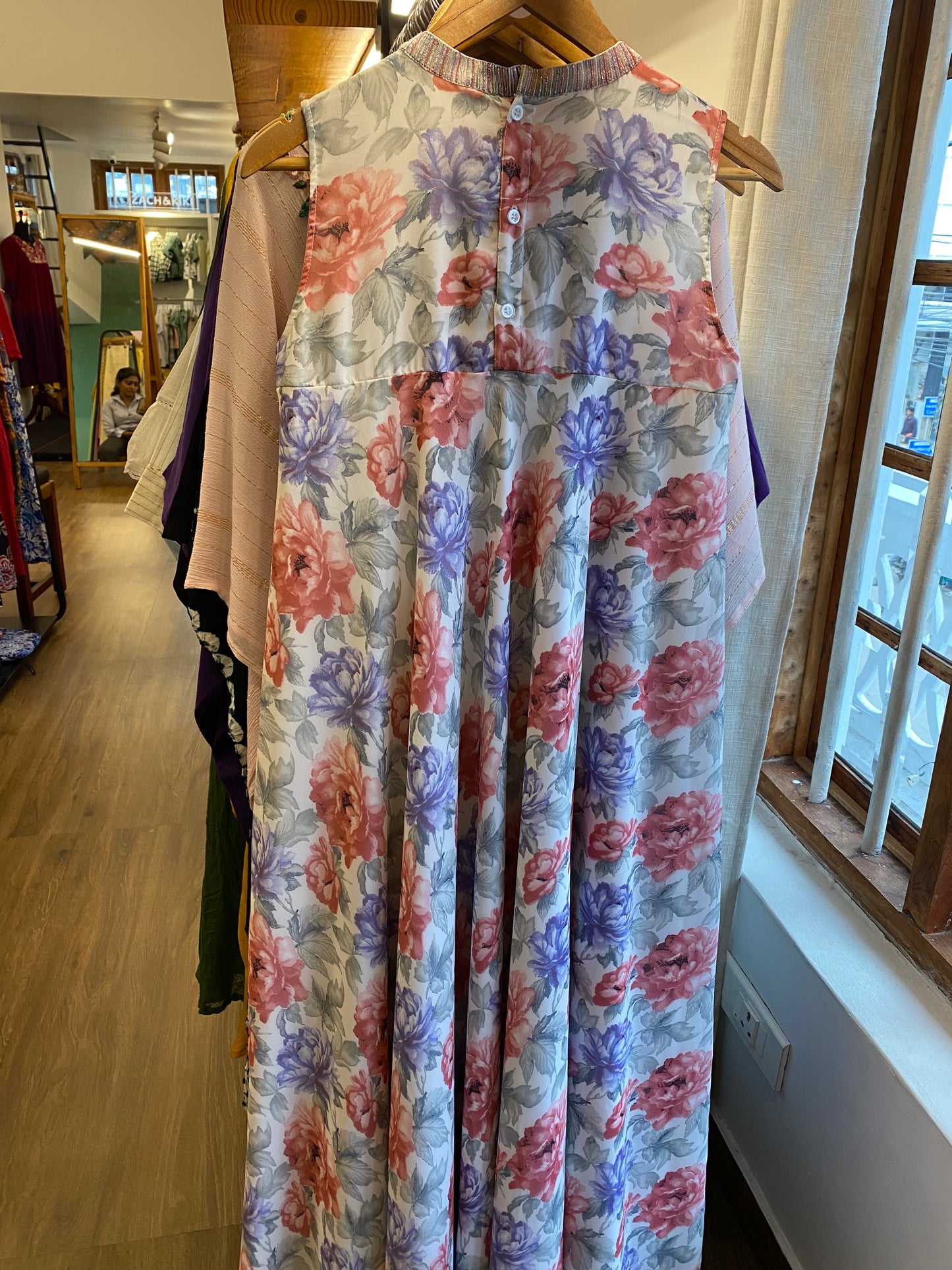 Elegant Floral Dress with Shimmering Neckline for All Occasions