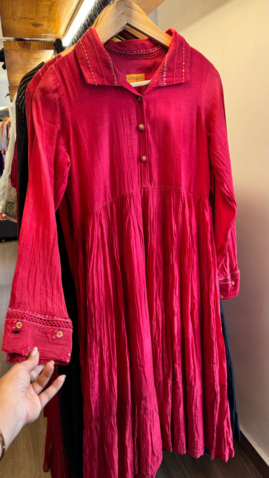 Red mul chanderi shirt dress with collar and lace work on sleeves