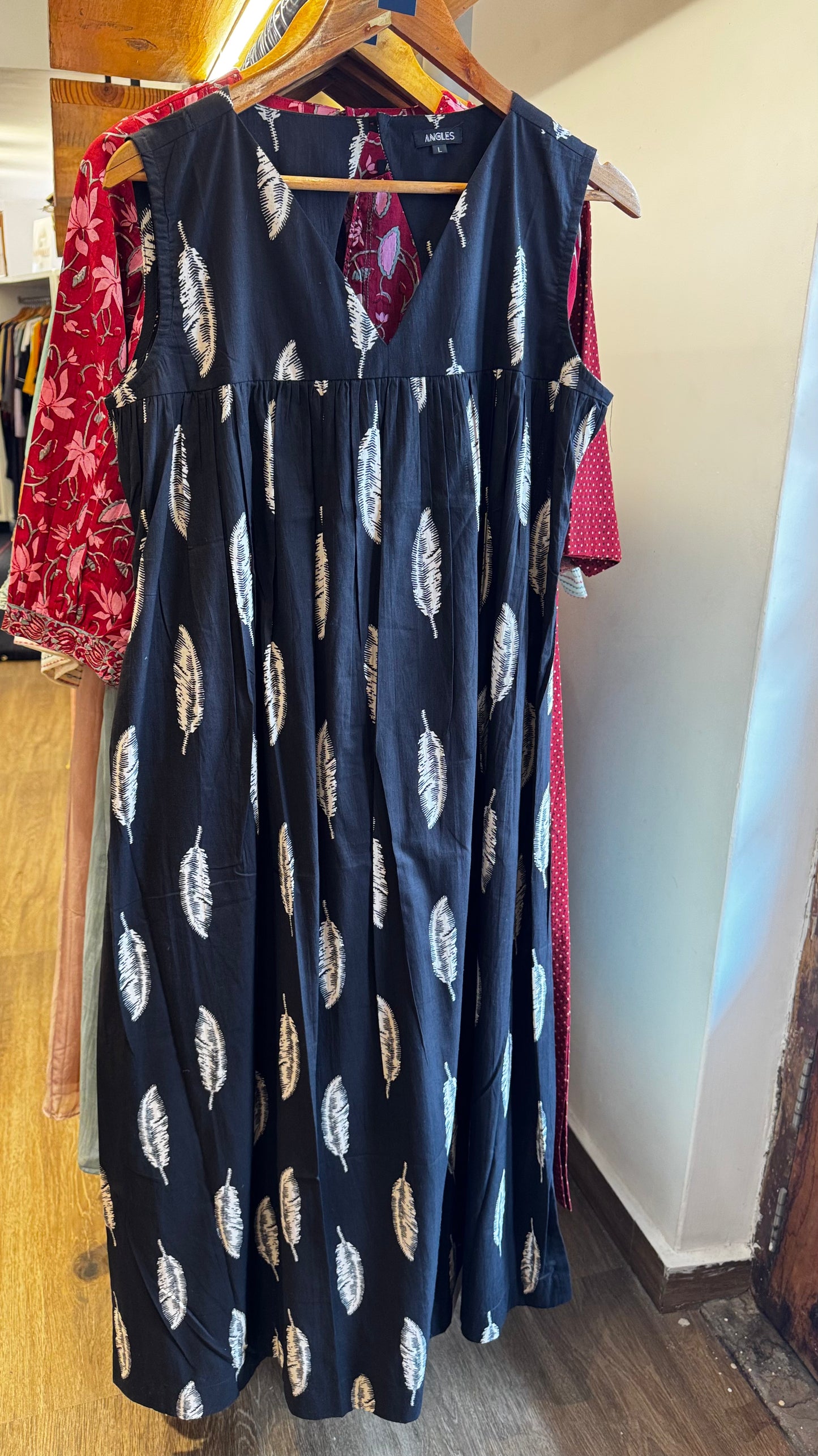 Black with cream leaf print sleeveless pleated dress size S,M,L,XL