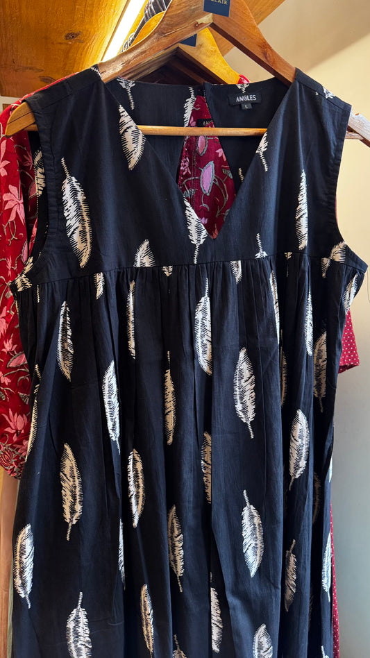 Black with cream leaf print sleeveless pleated dress size S,M,L,XL