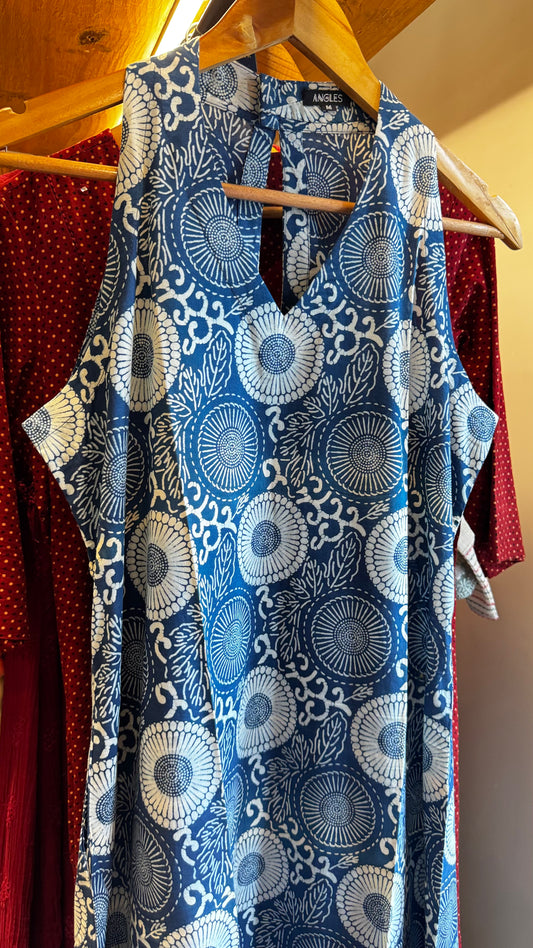 ⁠⁠indigo blue printed halter neck dress size L (40)